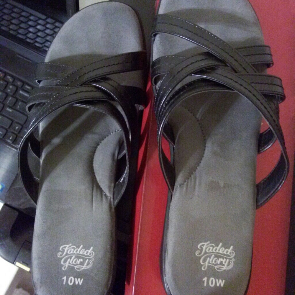 LADIES BLACK SANDALS